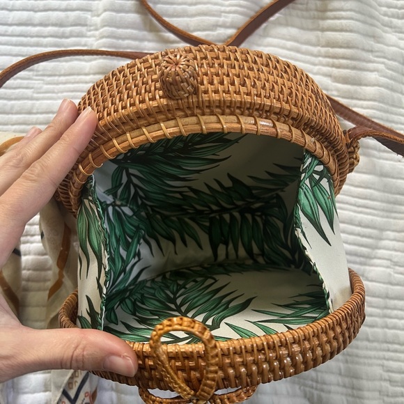 Woven Crossbody Bag - Picture 7 of 8